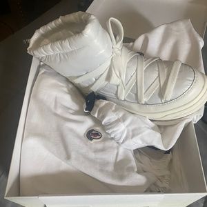 Moncler snow boots